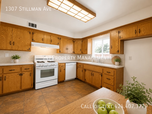 Building Photo - 1307 Stillman Ave