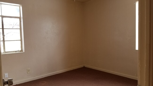 Building Photo - 1474 Duplex