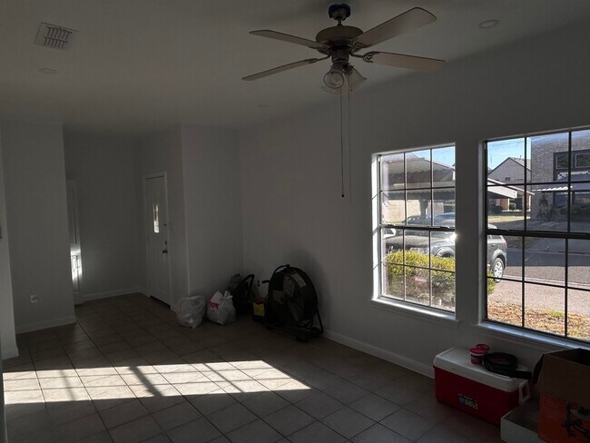 Building Photo - 2445 Monarch Dr