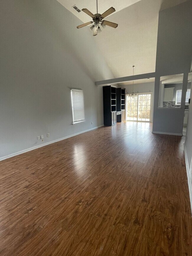 Foto del edificio - 4233 Sandstone Dr