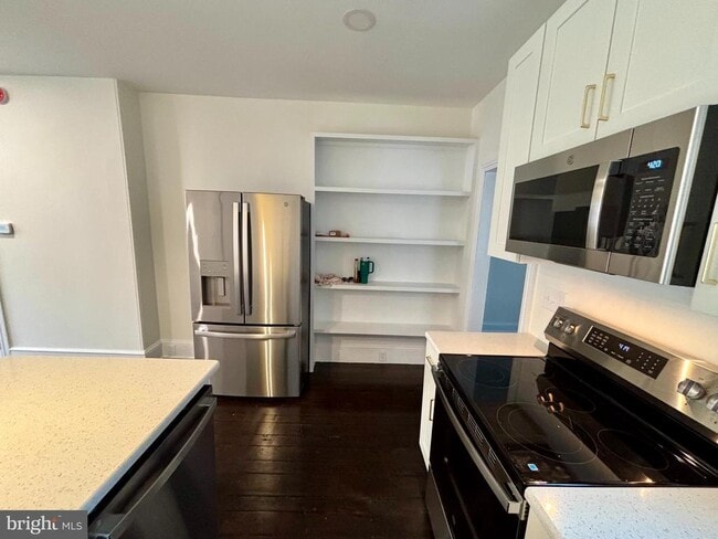 Building Photo - 41 W 5th St