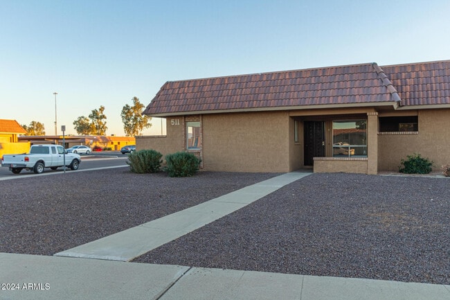 Building Photo - 511 W Blackhawk Dr
