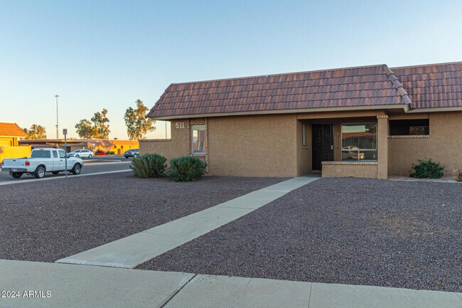 Foto del edificio - 511 W Blackhawk Dr