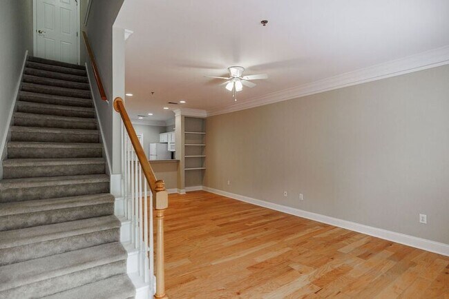 Foto del edificio - 101 Wood Lake Dr