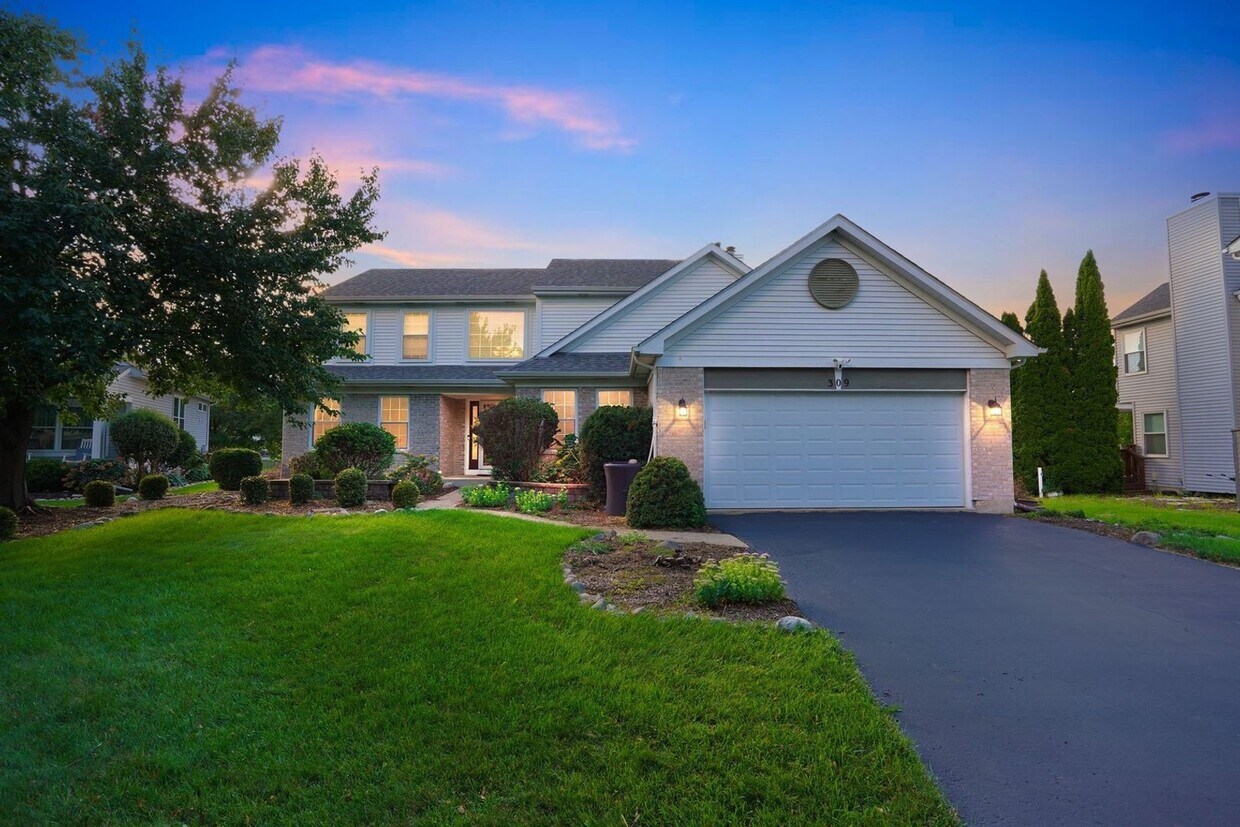Primary Photo - Spacious 4BR House in Oswego