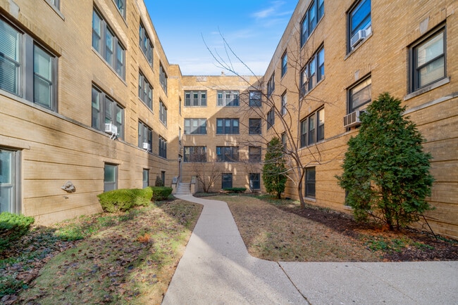 Building Photo - 724 W Buena Ave