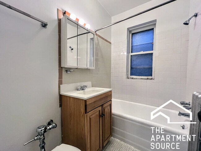 Building Photo - 4631 N Paulina St