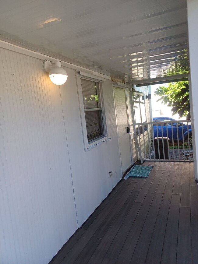 Foto del edificio - COMING EARLY JUNE: ISLAND LIVING IN BOKEELIA: 1 BD / 1.5 BR Front Screened Lanai