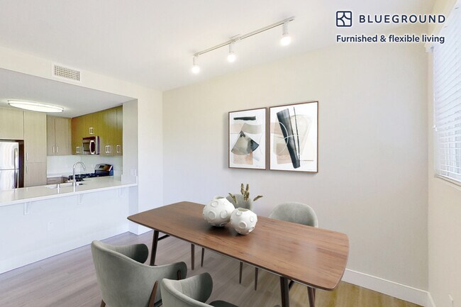 Foto del edificio - 701 Breeze Hill Rd