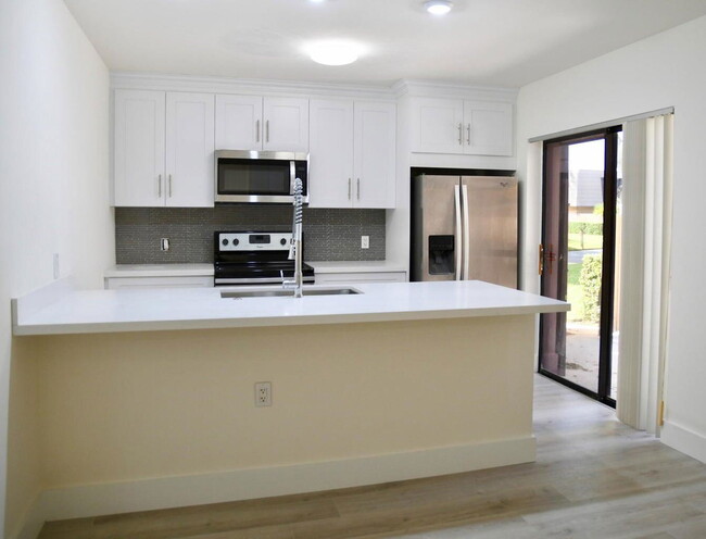 Building Photo - 55th Way, West Palm Beach, FL 33409 - 2 BR...