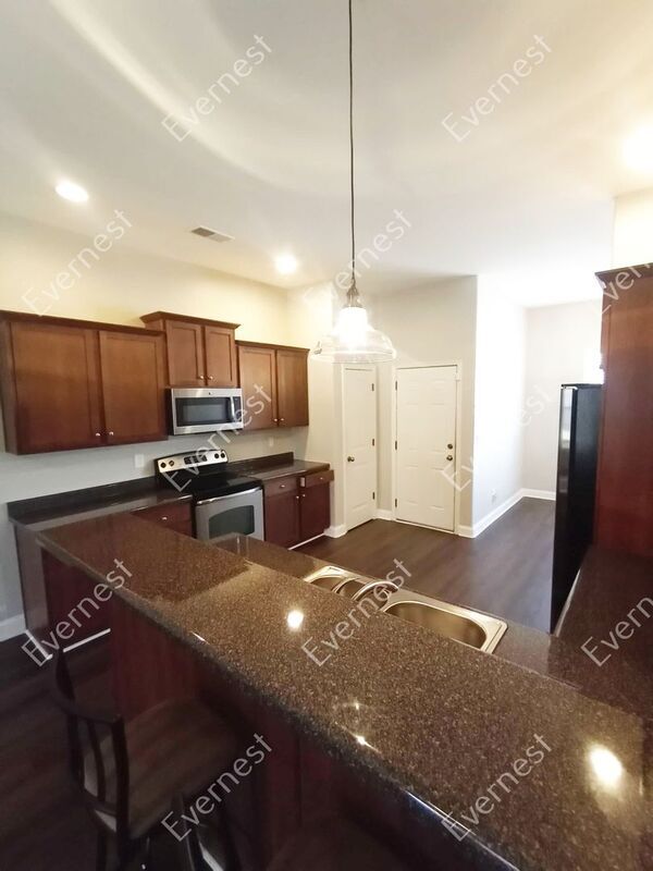 Foto del edificio - 101 River Crest Ln