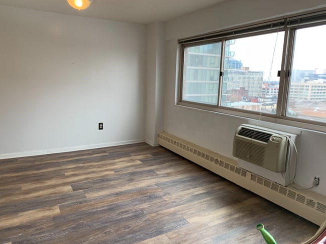 Building Photo - 2101 Chestnut St