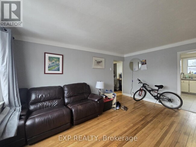 Building Photo - 1119 Merivale Rd