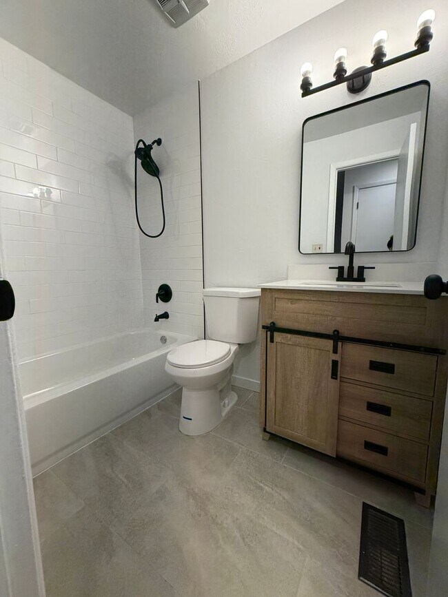 Foto del edificio - NEW LOW PRICE Spacious 3 Bed + Office, 2 Bath Single Family Home with a 2 Car Garage!