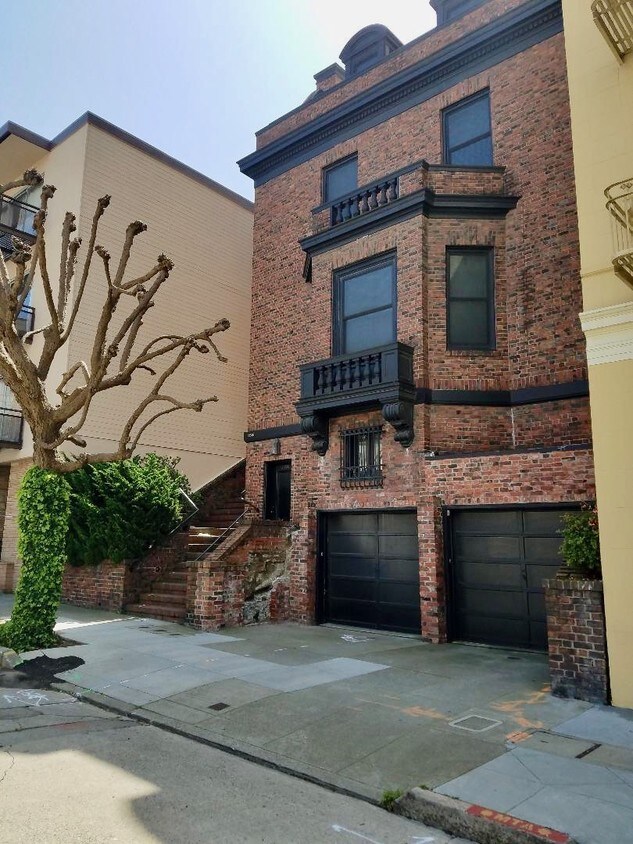 Primary Photo - 2251 Broadway