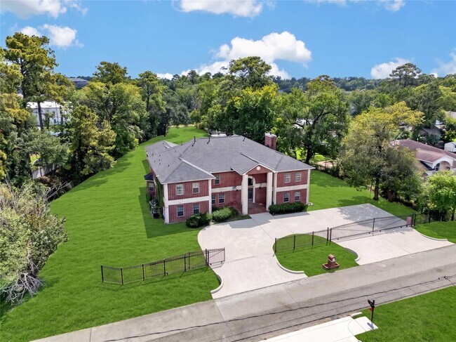 Building Photo - 8438 Darlington Dr