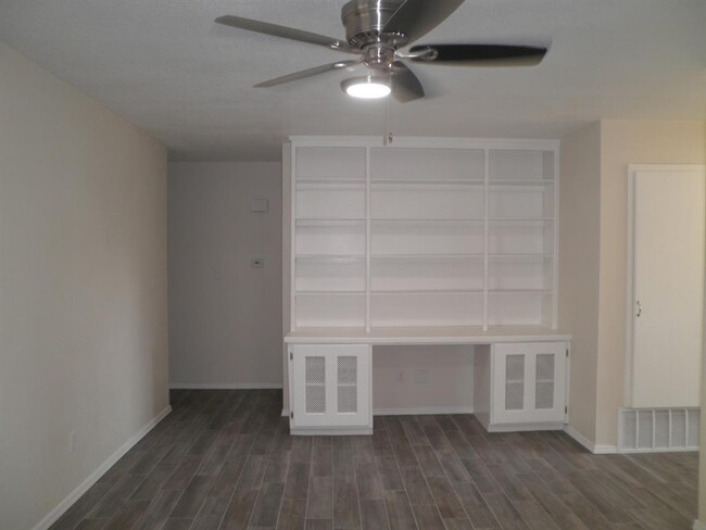 Foto del edificio - 1417 Oakcrest Ave