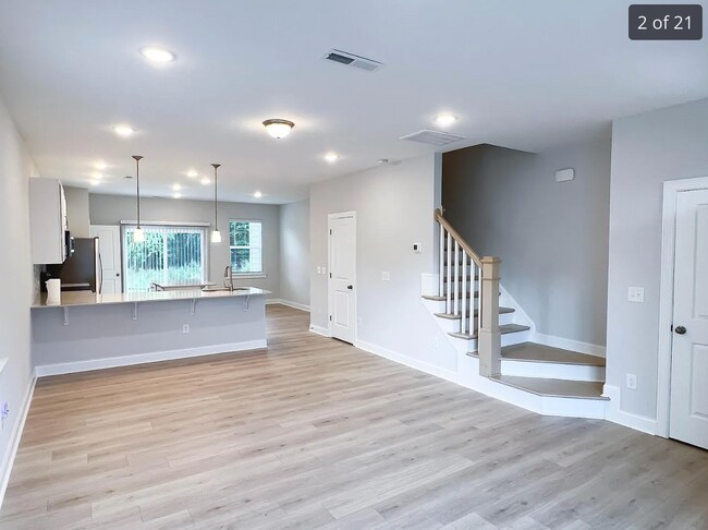 Foto del edificio - Room in Townhome on Old Grove Ln