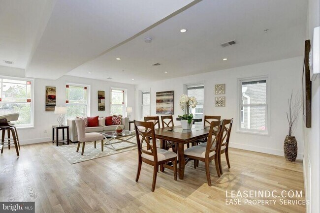 Foto del edificio - 1821 Newton St NW