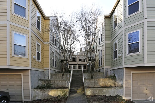 Building Photo - Lair Hill Park Apartments