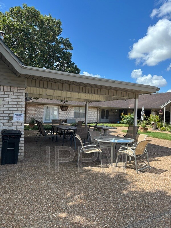 Primary Photo - 1500 Palm Valley Dr W