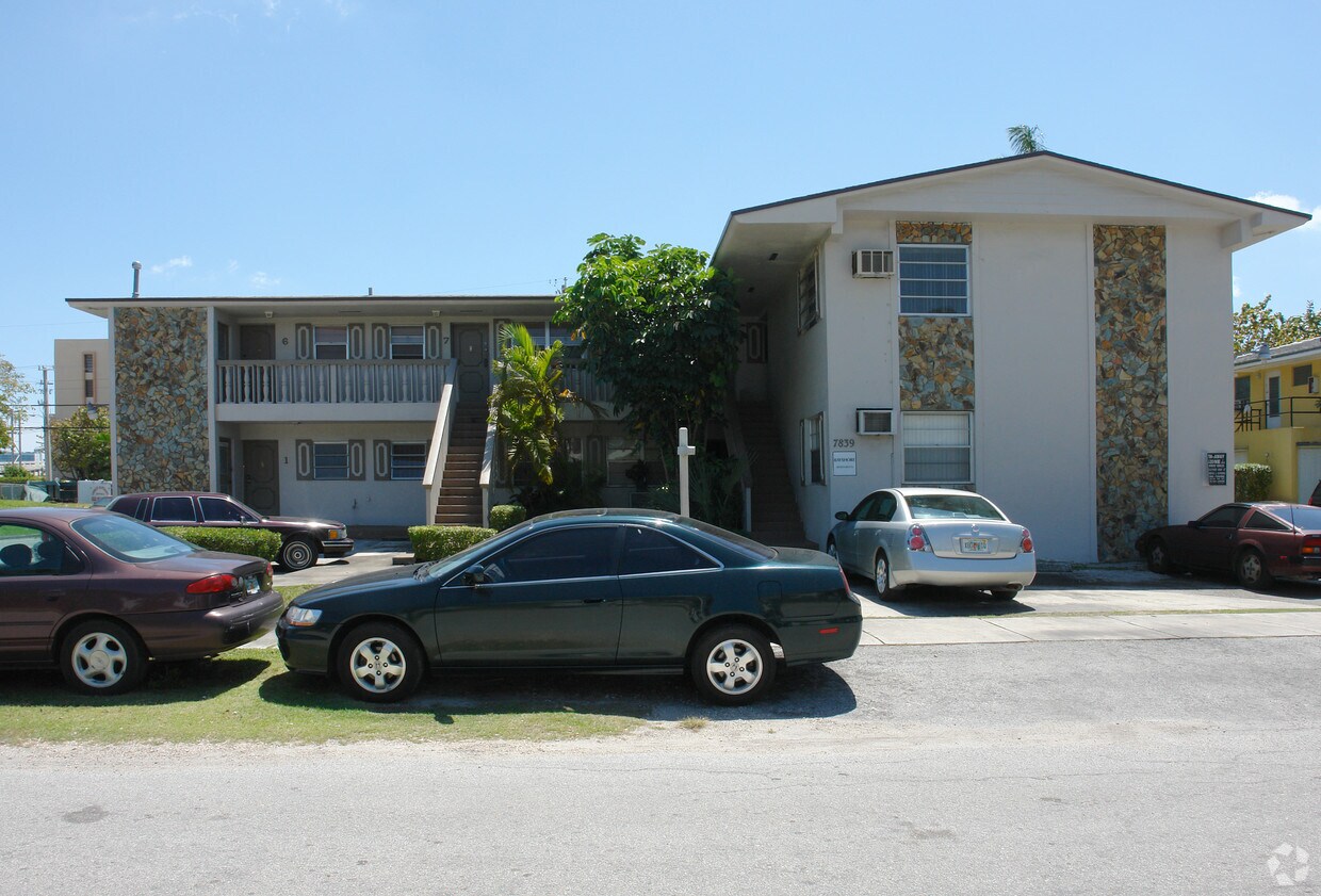 Foto del edificio - 7839 N Bayshore Dr