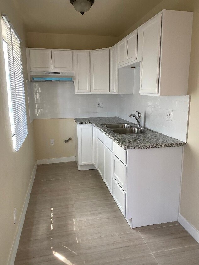 Primary Photo - 113 W Century Blvd
