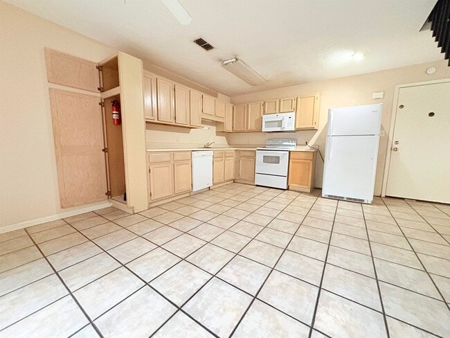 Building Photo - 1403 Stone Rd