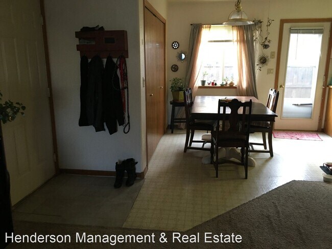 Building Photo - 1 br, 1 bath Apartment - 1002 E. 16th St.