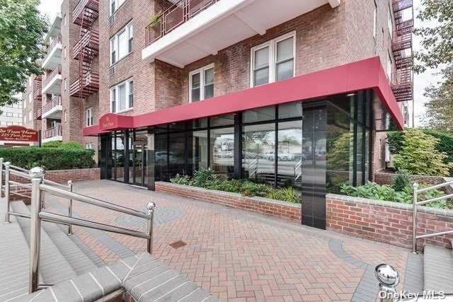 Primary Photo - 225 1st St