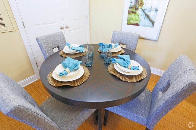 2BR, 2BA - 1167SF - Gateway at Rock Hill