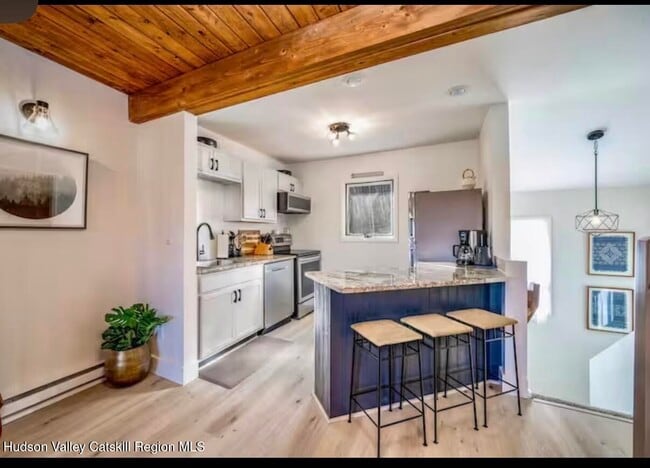 Foto del edificio - 72 Hunter Dr