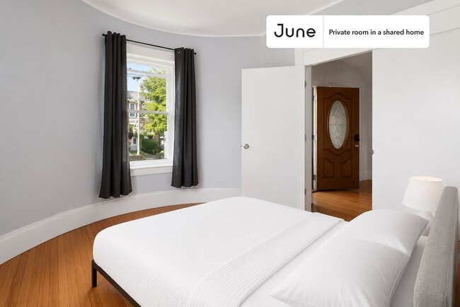 Room in Shared 6 bed/1.5 bath home in Brighton - Room in Shared 6 bed/1.5 bath home in Brighton