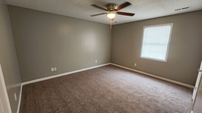 Building Photo - 4423 Bonnell Dr NW