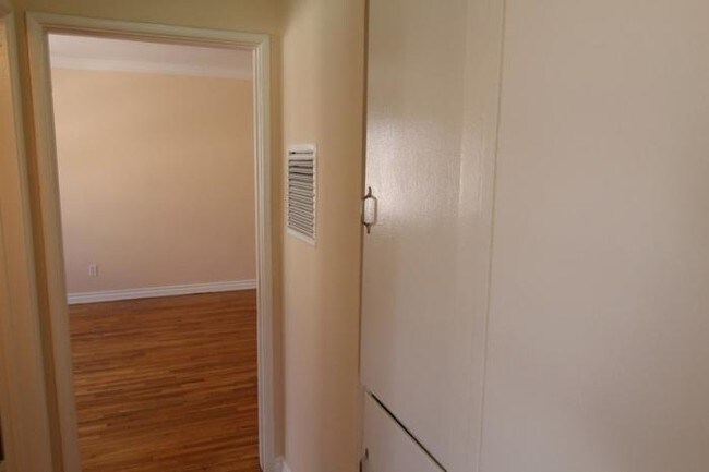 Building Photo - 1 bedroom in Los Angeles CA 90028