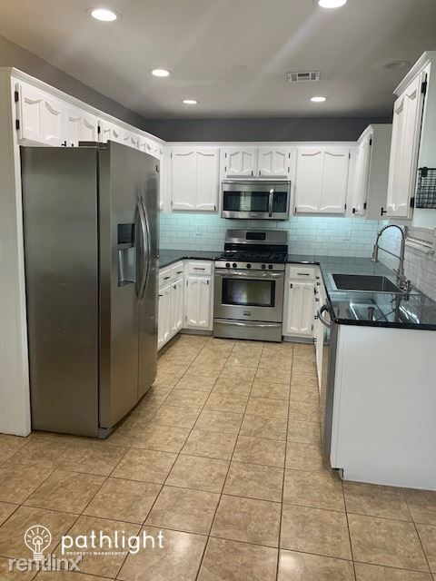 Foto del edificio - 4 br, 2 bath House - 2705 E Reno Street UNIT