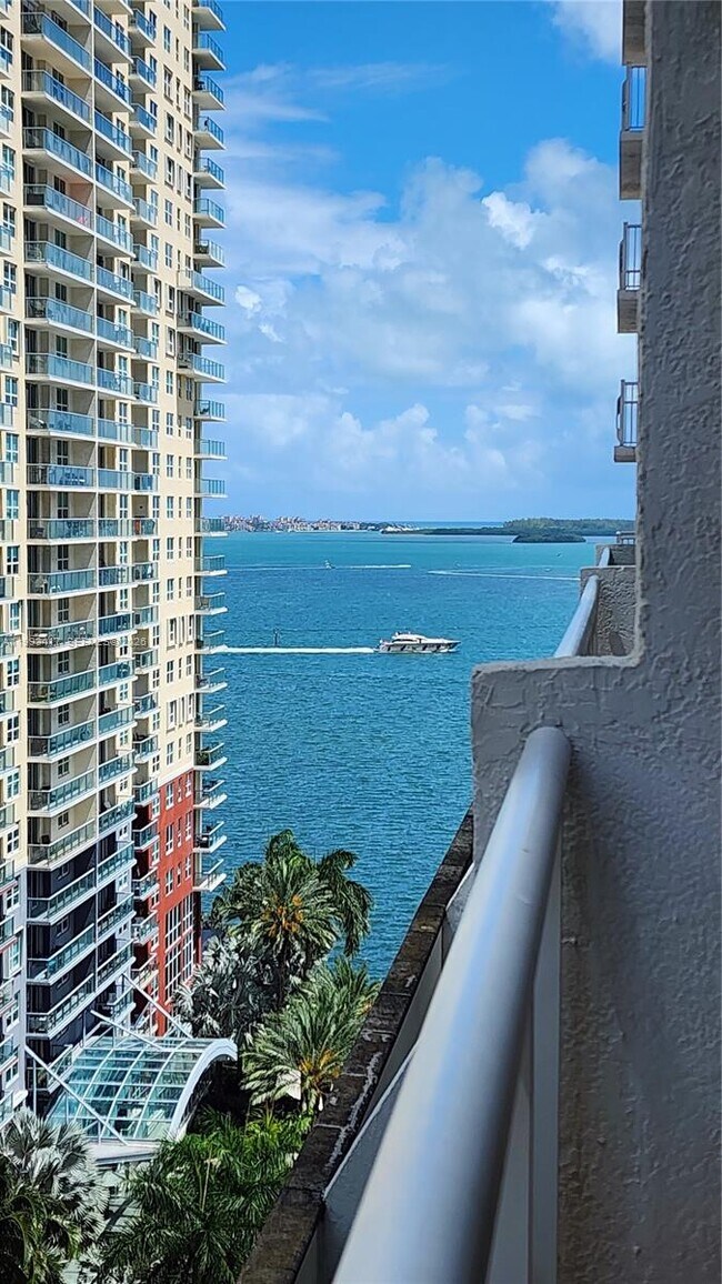 Foto del edificio - 1200 Brickell Bay Dr