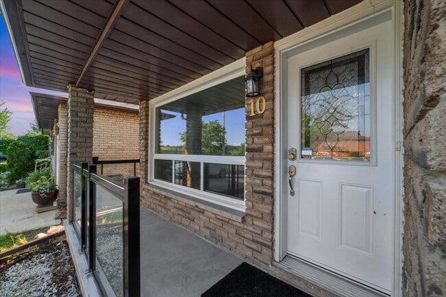 Building Photo - 10 Leggett Cres