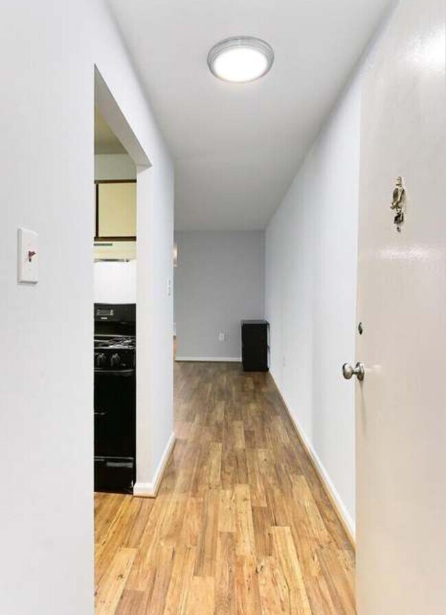 Foto del edificio - 5205 Duke St