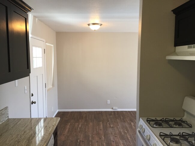 Building Photo - 2123 Alsace Ave