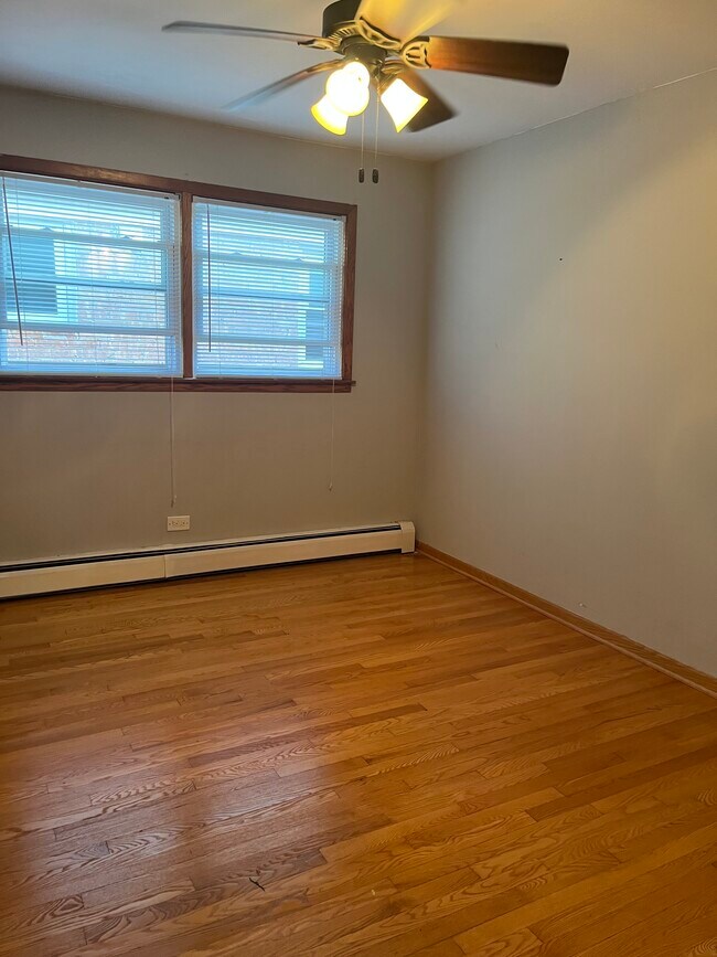 Foto del edificio - 3848 N Kenneth Ave