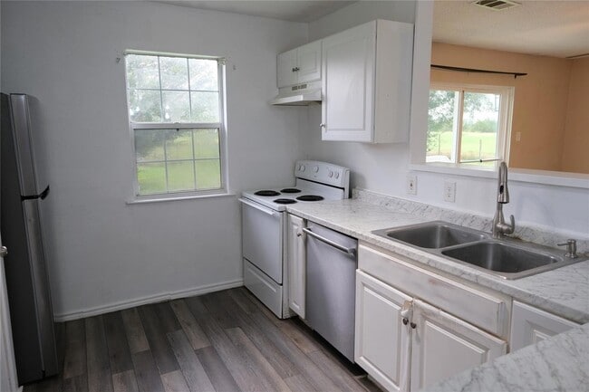 Foto del edificio - 1778 Farm to Market Rd 1704