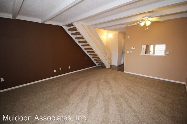 Building Photo - 2 br, 1.5 bath House - 3415 Rebecca Lane #E
