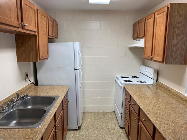 Building Photo - 137 Emerald Dr