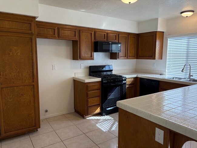 Foto del edificio - Make this Tanglewood Townhome your cozy home!