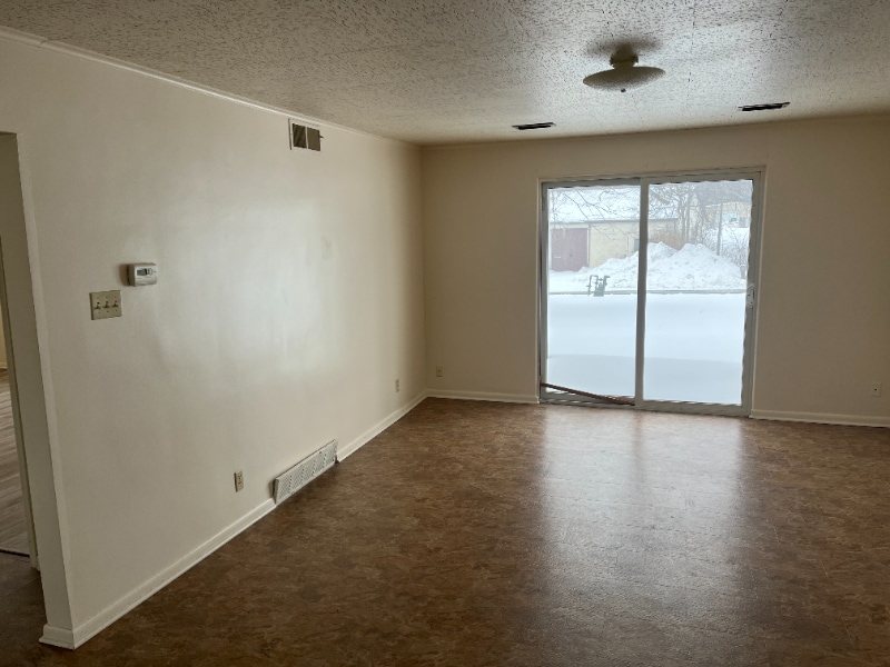 Building Photo - 916 Mt Jackson Rd