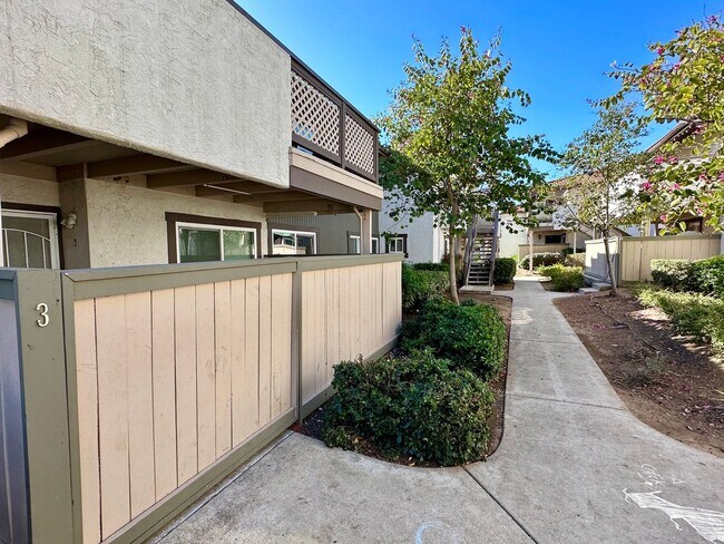 Building Photo - Upgraded 2 Bed 1.5 Bath Condo Central A/C ...