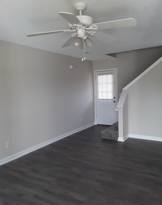 Foto del edificio - 1156 Woodland Dr