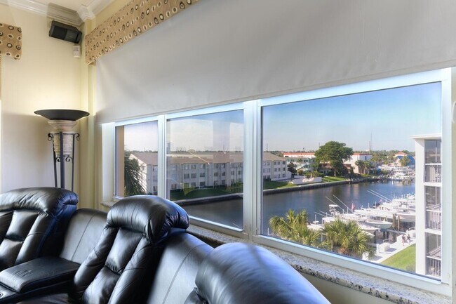 Foto del edificio - 100 Paradise Harbour Blvd