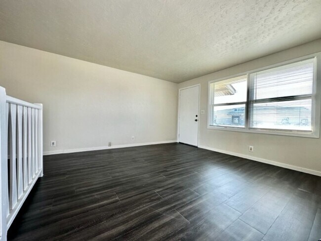 Foto del edificio - 2871 S Broadway